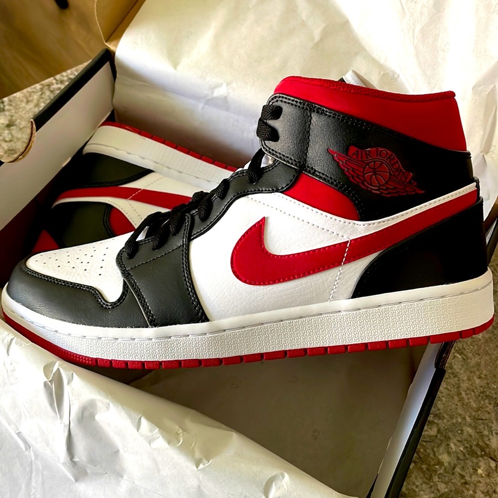 Air Jordan 1 Mid